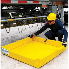 UltraTech - 60 Gal 18 oz PVC Containment Berm, Mini-Foam Wall - 1/2' High x 4' Wide x 4" Long - Caliber Tooling