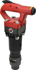 Universal Tool - 2,300 BPM, 3 Inch Long Stroke, Pneumatic Chipping Hammer - 26 CFM Air Consumption, 3/8 NPT Inlet - Caliber Tooling