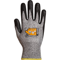 Cut-resistant gloves with a strong grip optimized for wet, oily conditions